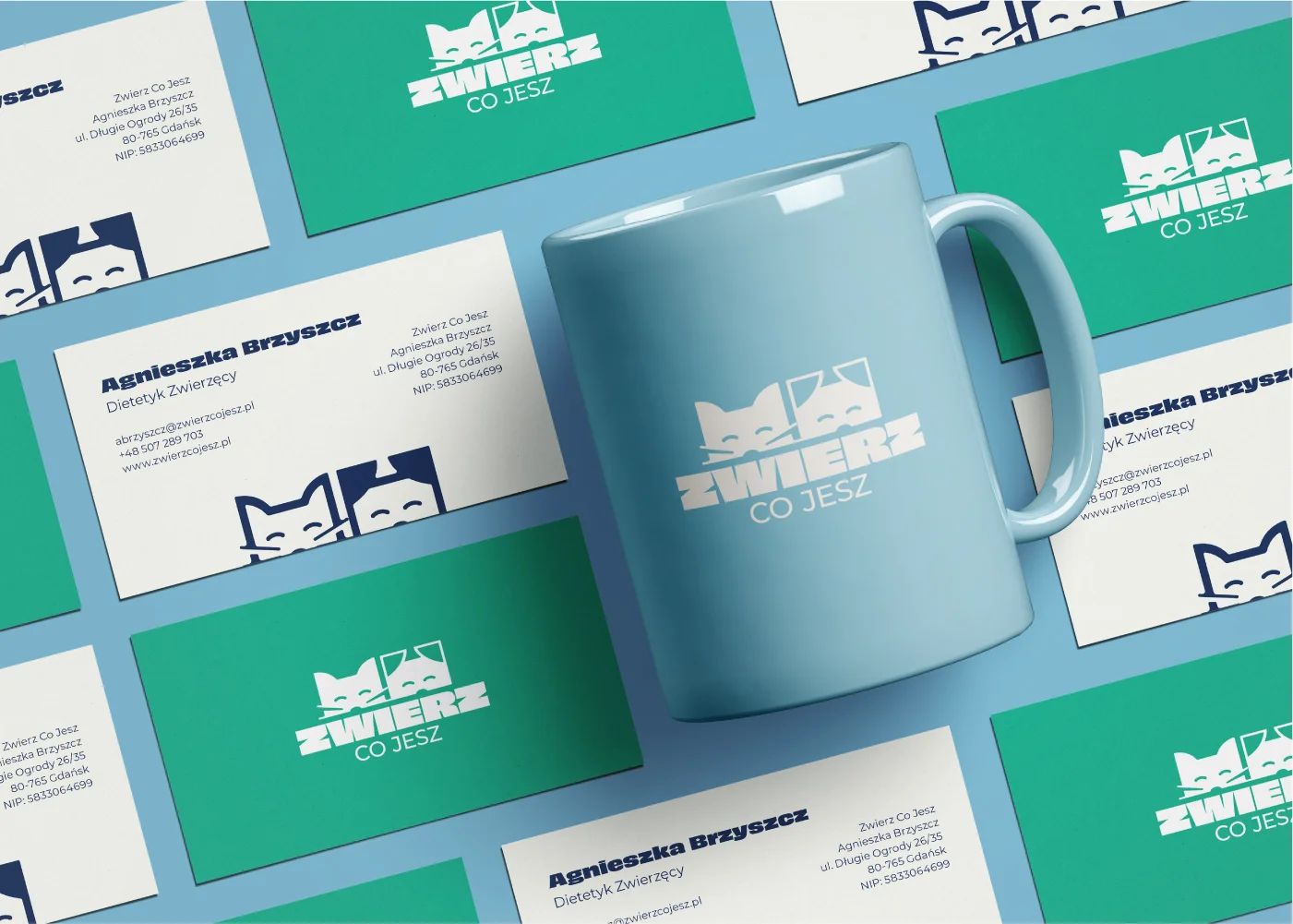 Logo i wizytówki Zwierz Co Jesz na niebieskim tle.